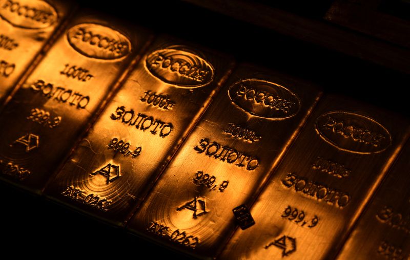 Gold advances over 1% as traders bet on Fed pause