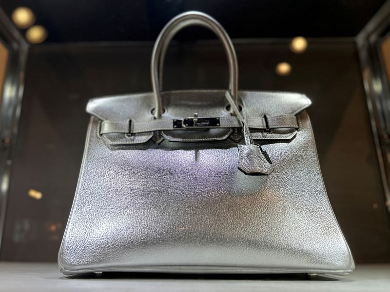Handbags at 10 paces: LVMH vs Kering - Intelligent Investor